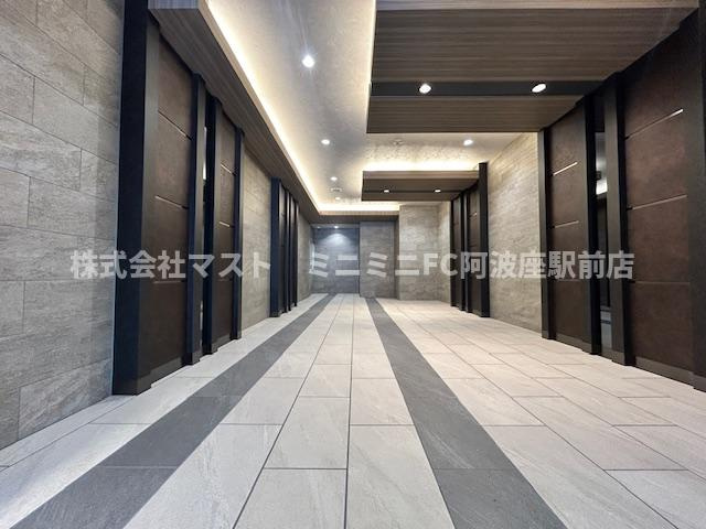 大阪市西区九条１丁目の賃貸マンションのエントランス