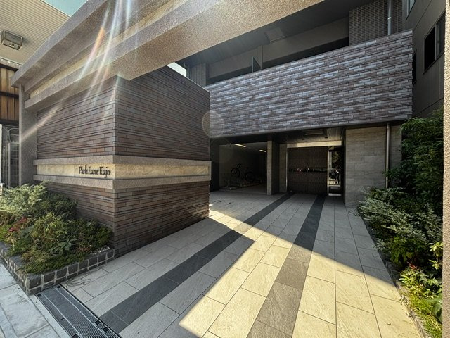 大阪市西区九条１丁目の賃貸マンションのエントランス