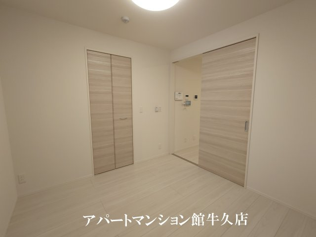 D-Invest栄町の洋室