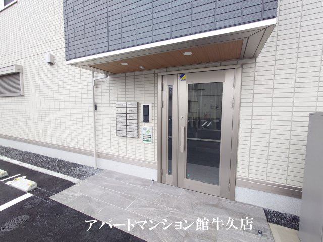 D-Invest栄町のエントランス