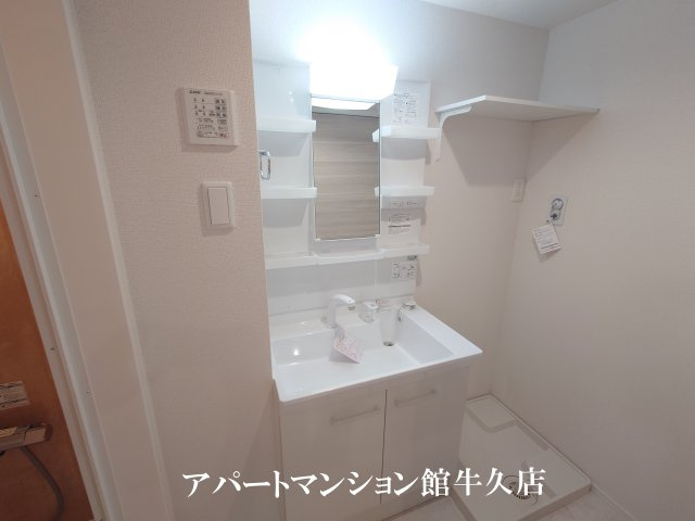 D-Invest栄町の洗面所