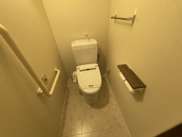 クリスタルのトイレ