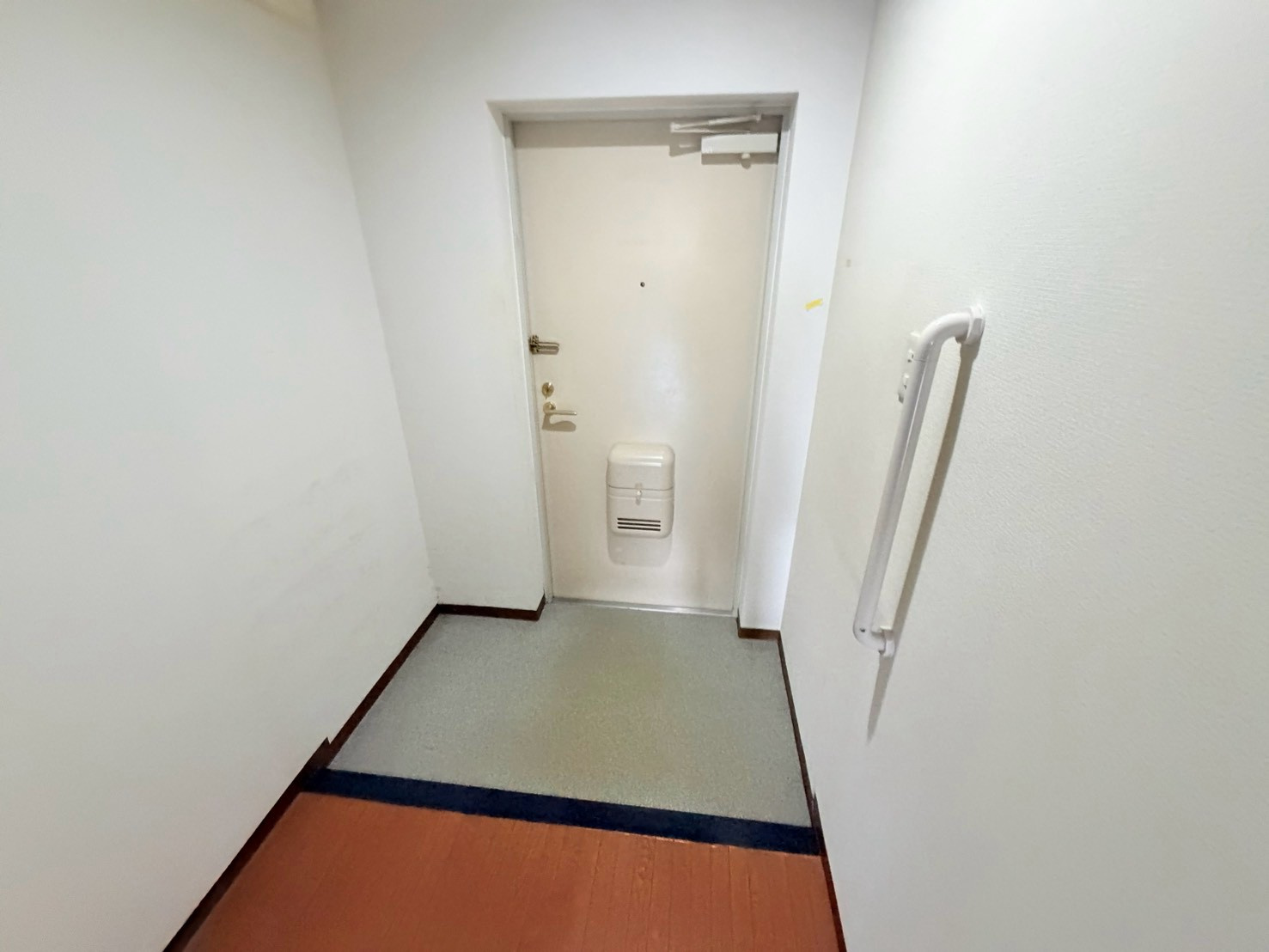 グレース門戸荘の玄関