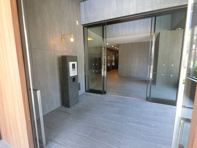 ザ・パークハビオ行徳駅前のエントランス