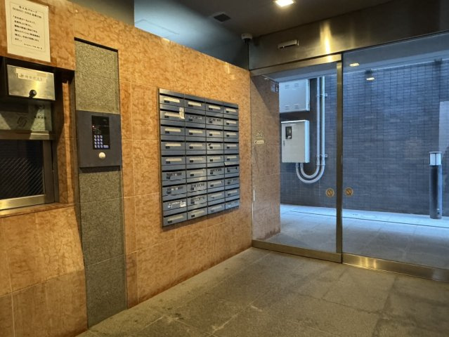 エクセルシオール新宿のエントランス