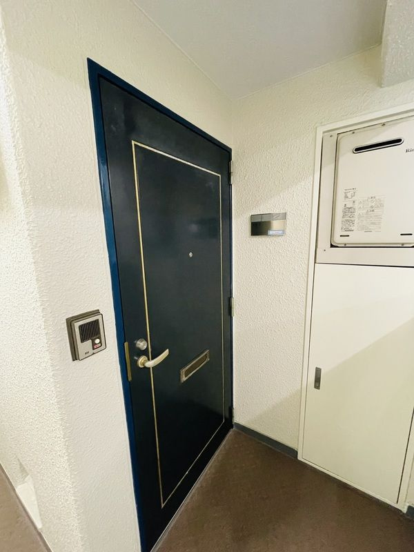 中銀上野小島マンシオンの玄関