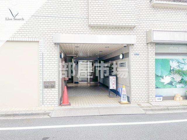 中銀上野小島マンシオンのエントランス