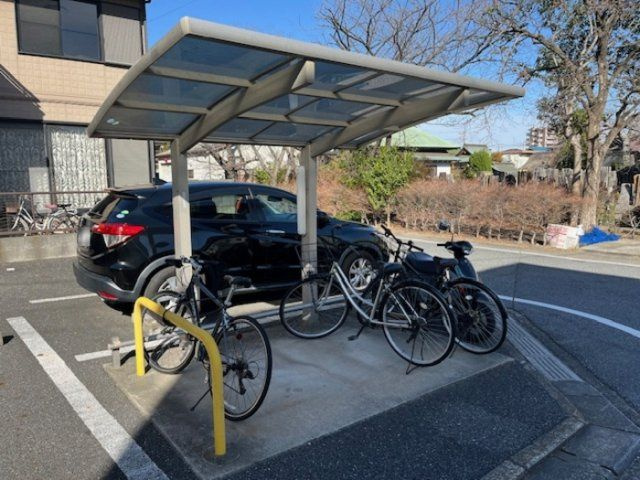 プレミール　カメゾンの駐車場