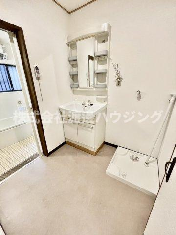 野江3丁目貸家の洗面所