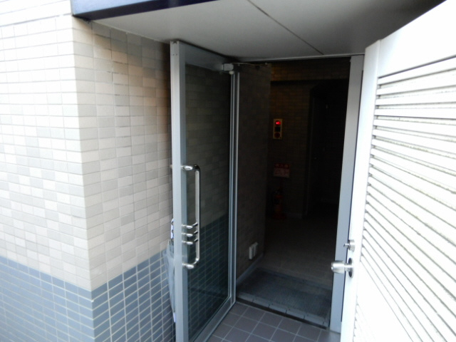 ハッピーコート栄町のエントランス