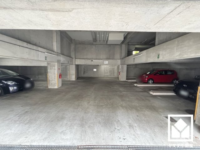ライオンズマンション仁川の駐車場|敷地内に屋内駐車場を設置（13000円～16000円）。重い荷物や雨の日の移動もスムーズで、快適なカーライフを実現。空き状況等は弊社スタッフまでお気軽にお問い合わせください。