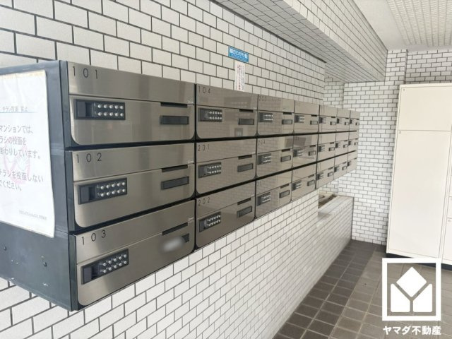ライオンズマンション仁川のその他共用部分|共用部には日常の郵便物受け取りに便利な集合ポストが備わっています。住まいの利便性を支える設備のひとつです。
