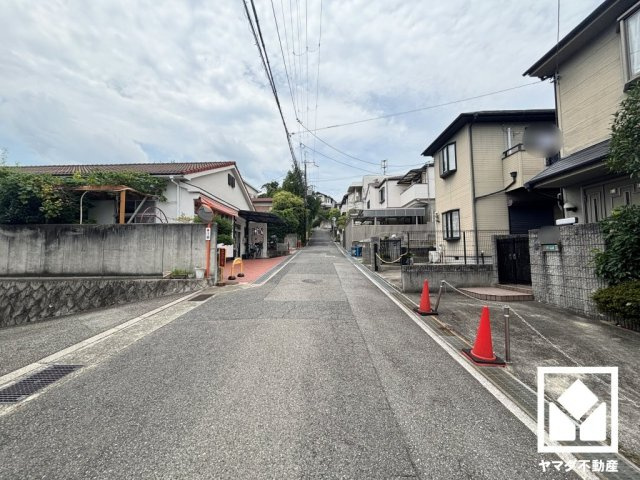 ライオンズマンション仁川の周辺|「マツモトキヨシ仁川店」まで徒歩9分、「コープ仁川」まで徒歩12分、「ローソン宝塚仁川月見ガ丘店」まで徒歩12分など、お買い物施設が徒歩圏内に複数あり便利な住環境です。