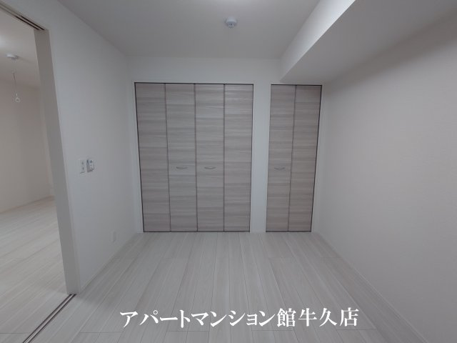 D-Invest栄町の洋室