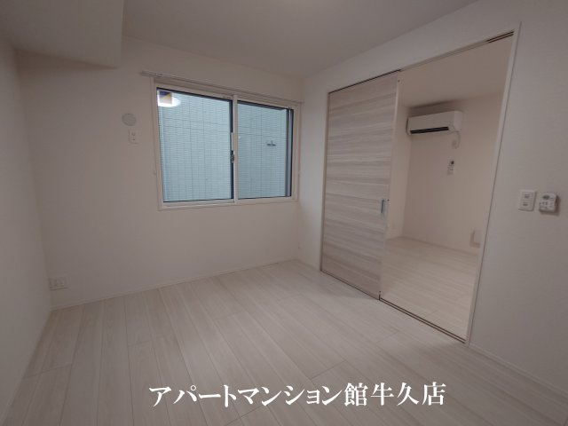D-Invest栄町の洋室