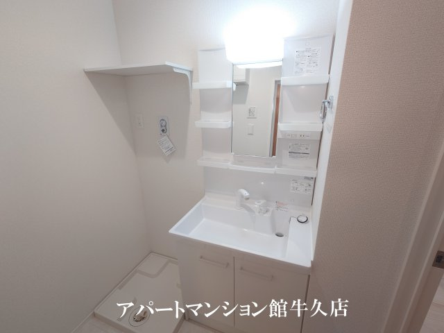D-Invest栄町の洗面所