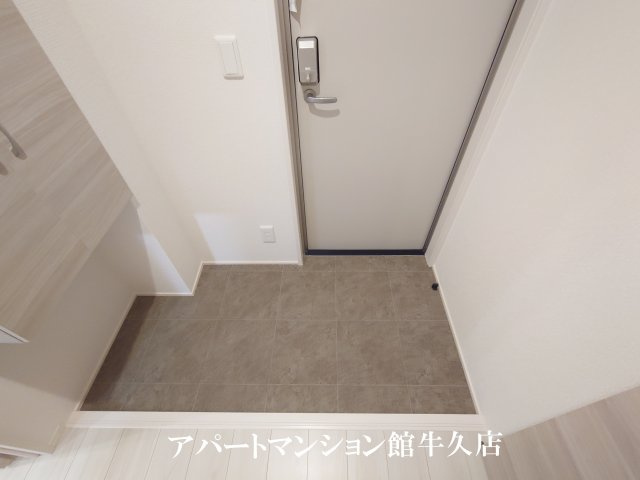D-Invest栄町の玄関