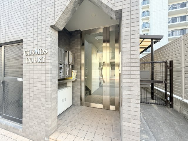 コスモスコートのエントランス