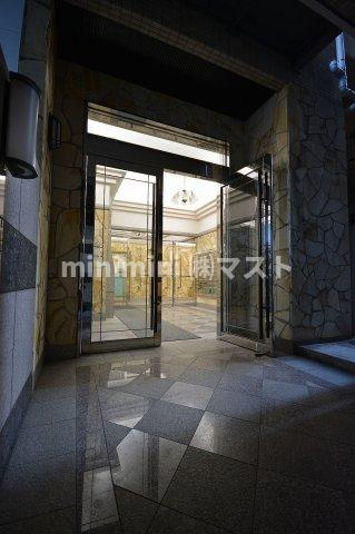 シャトー弁天参番館のエントランス