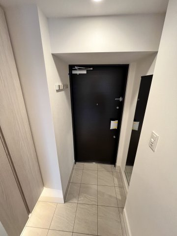 びゅうリエット横浜東神奈川の玄関|※別号室の参考写真です(現況優先・仕様違いの場合あり)