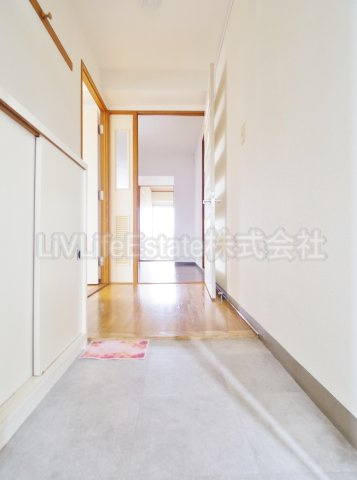 小平市仲町の賃貸マンションの玄関