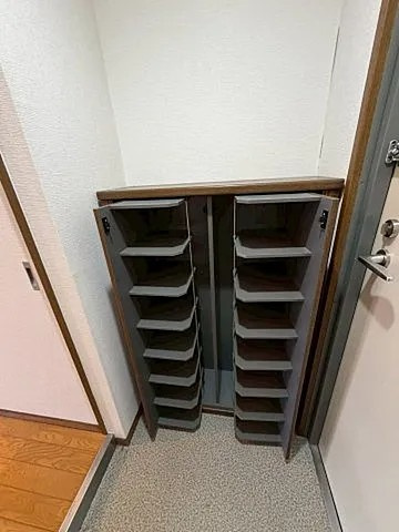 神戸市東灘区西岡本１丁目の賃貸マンションの玄関