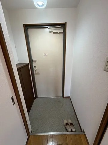 神戸市東灘区西岡本１丁目の賃貸マンションの玄関
