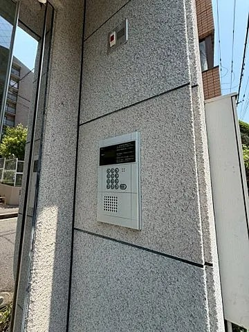 神戸市東灘区西岡本１丁目の賃貸マンションのエントランス