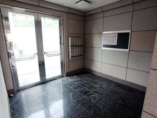 神戸市東灘区西岡本１丁目の賃貸マンションのロビー