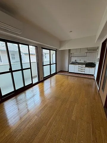 神戸市東灘区西岡本１丁目の賃貸マンションの居間・リビング