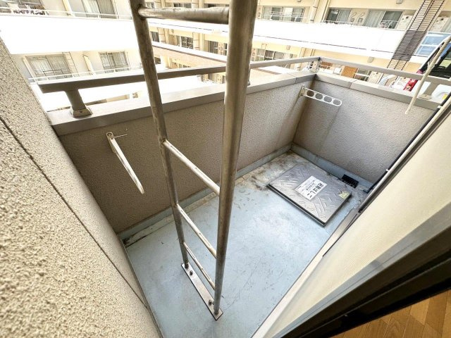 神戸市東灘区深江本町３丁目の賃貸マンションのバルコニー