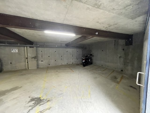 シャトー篠原台の駐車場