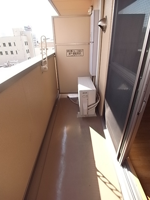 神戸市中央区日暮通１丁目のアパートのバルコニー