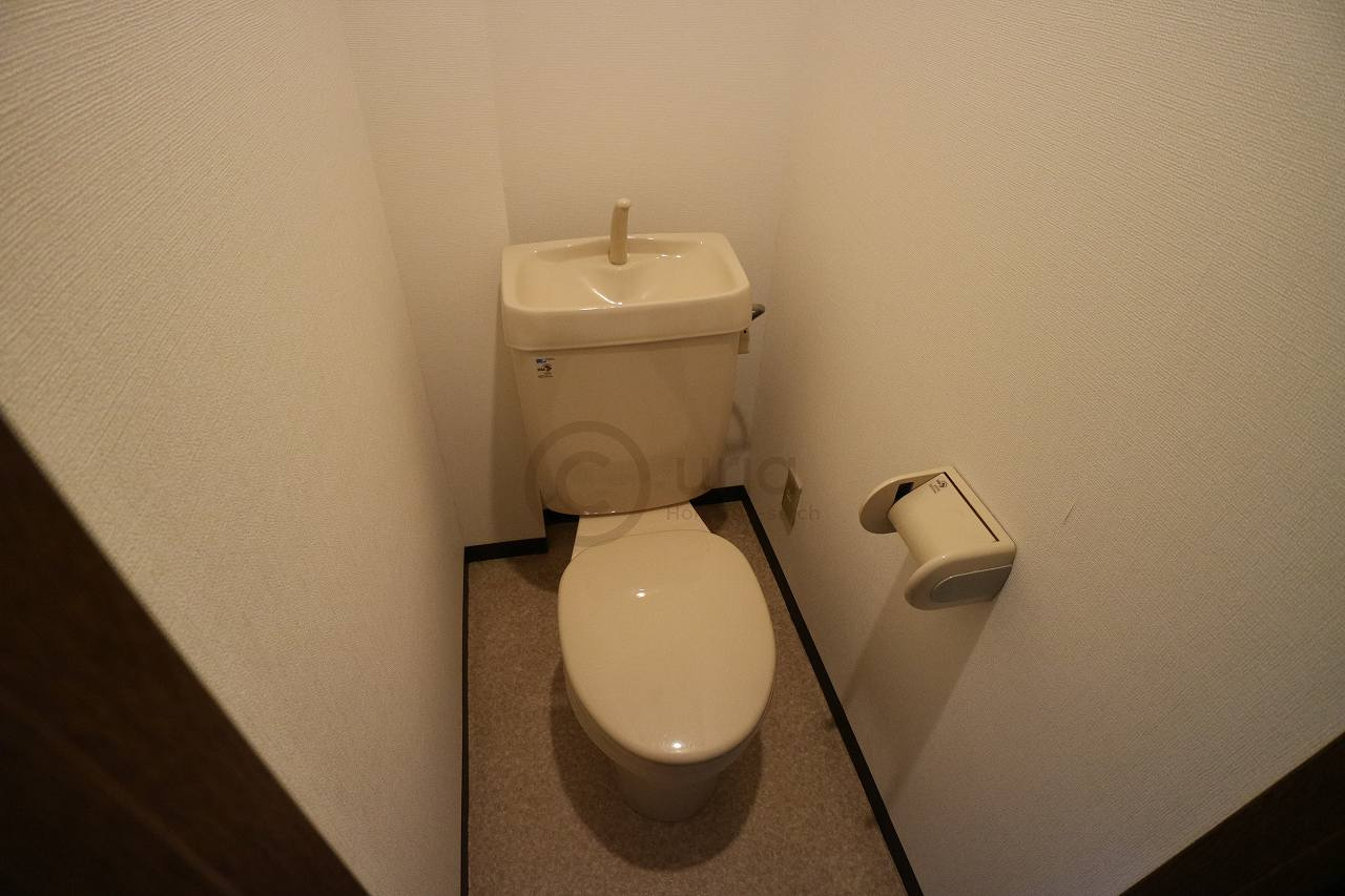 神戸市東灘区深江本町３丁目の賃貸マンションのトイレ