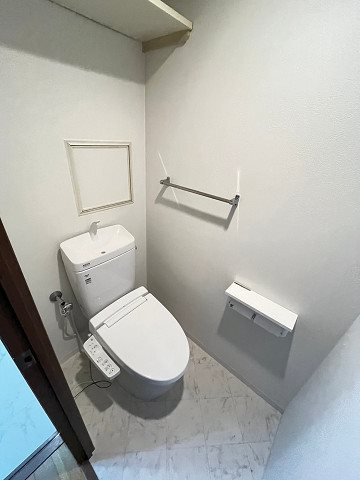 西宮市甲子園口３丁目の賃貸マンションのトイレ