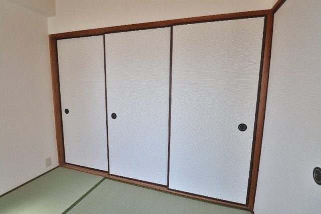 西宮市甲子園口３丁目の賃貸マンションの収納