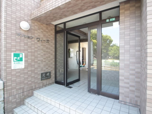 西宮市甲子園口３丁目の賃貸マンションのエントランス