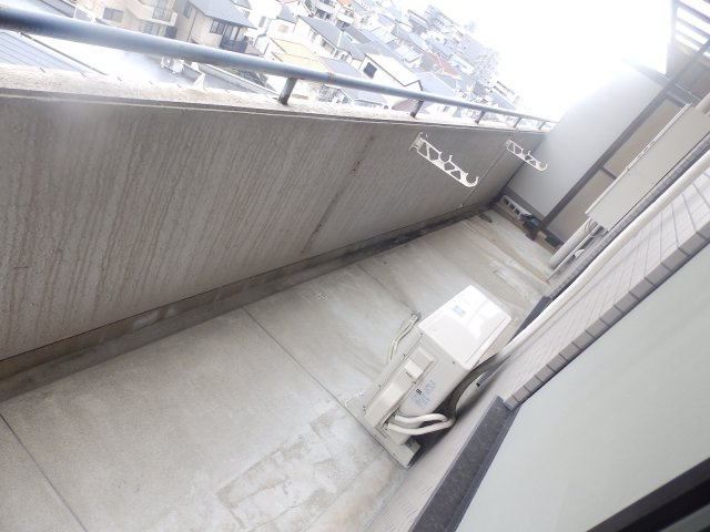 神戸市灘区一王山町の賃貸マンションのバルコニー