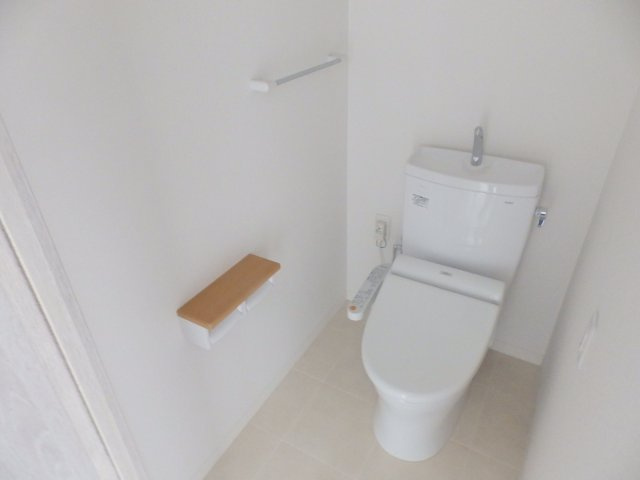神戸市灘区一王山町の賃貸マンションのトイレ