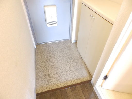 神戸市灘区一王山町の賃貸マンションの玄関