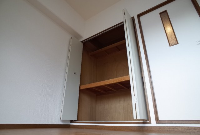 神戸市東灘区甲南町３丁目の賃貸マンションの収納
