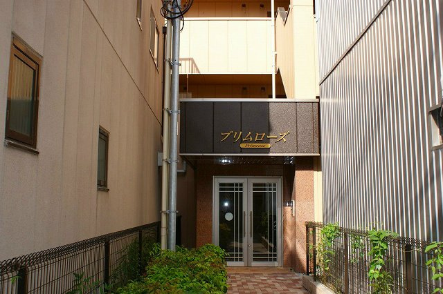 神戸市中央区日暮通１丁目のアパートのエントランス