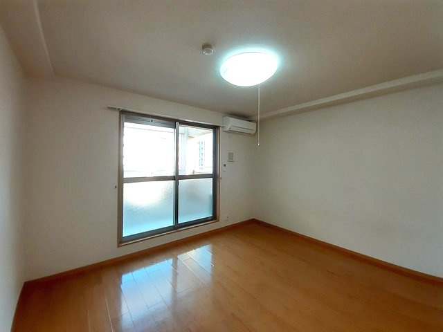 神戸市中央区日暮通１丁目のアパートの居間・リビング