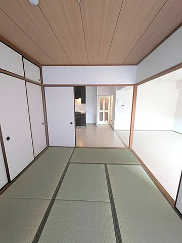西宮市中島町の賃貸マンションの居間・リビング