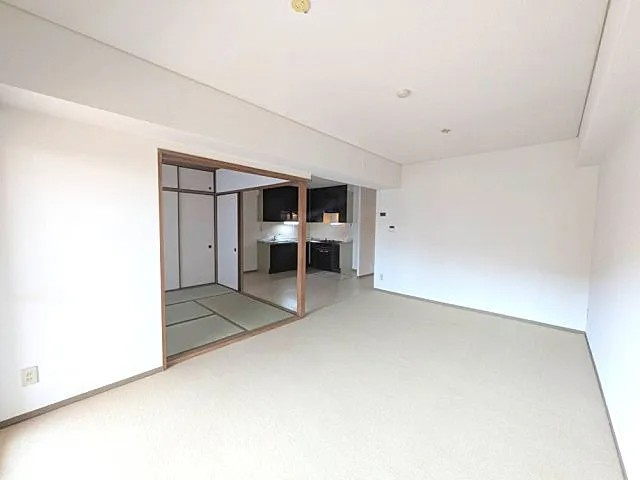 西宮市中島町の賃貸マンションの居間・リビング