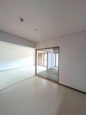 西宮市中島町の賃貸マンションの居間・リビング