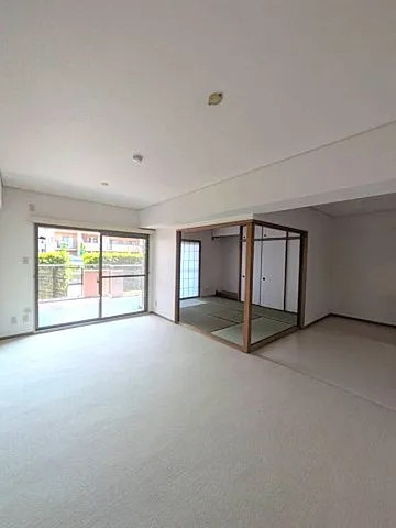西宮市中島町の賃貸マンションの居間・リビング