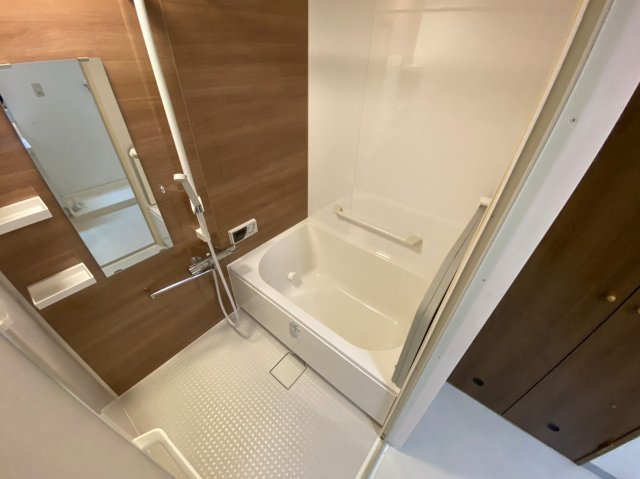 西宮市津門大箇町の賃貸マンションの浴室