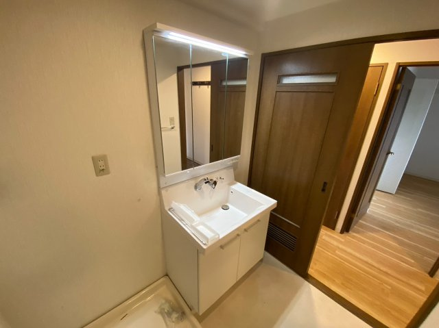 西宮市津門大箇町の賃貸マンションの洗面所