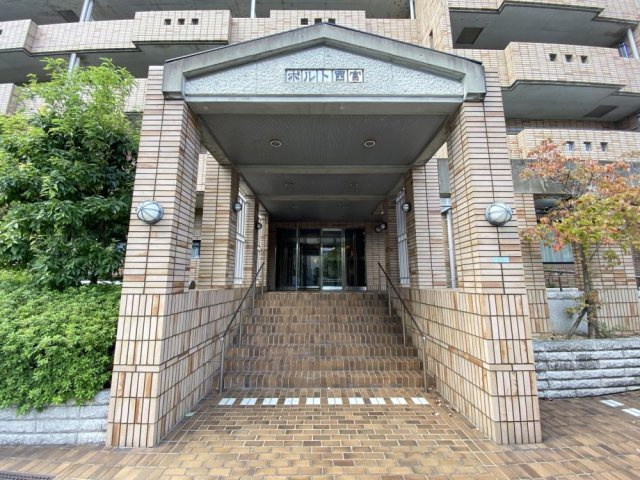 西宮市津門大箇町の賃貸マンションのエントランス